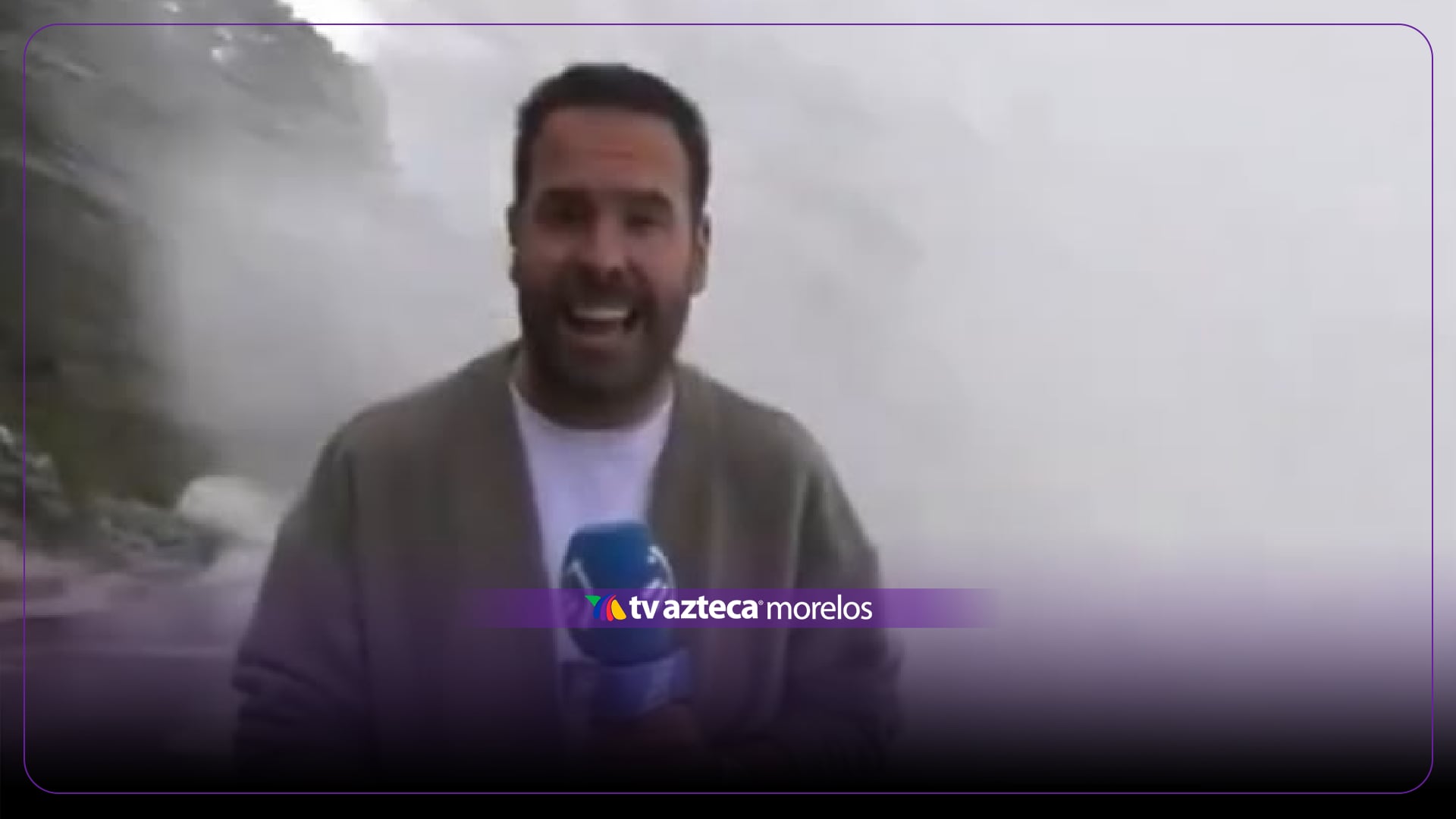 VIDEO | Reportero desaparece mientras realizaba un reportaje en el mar; oleaje lo golpeó con fuerza