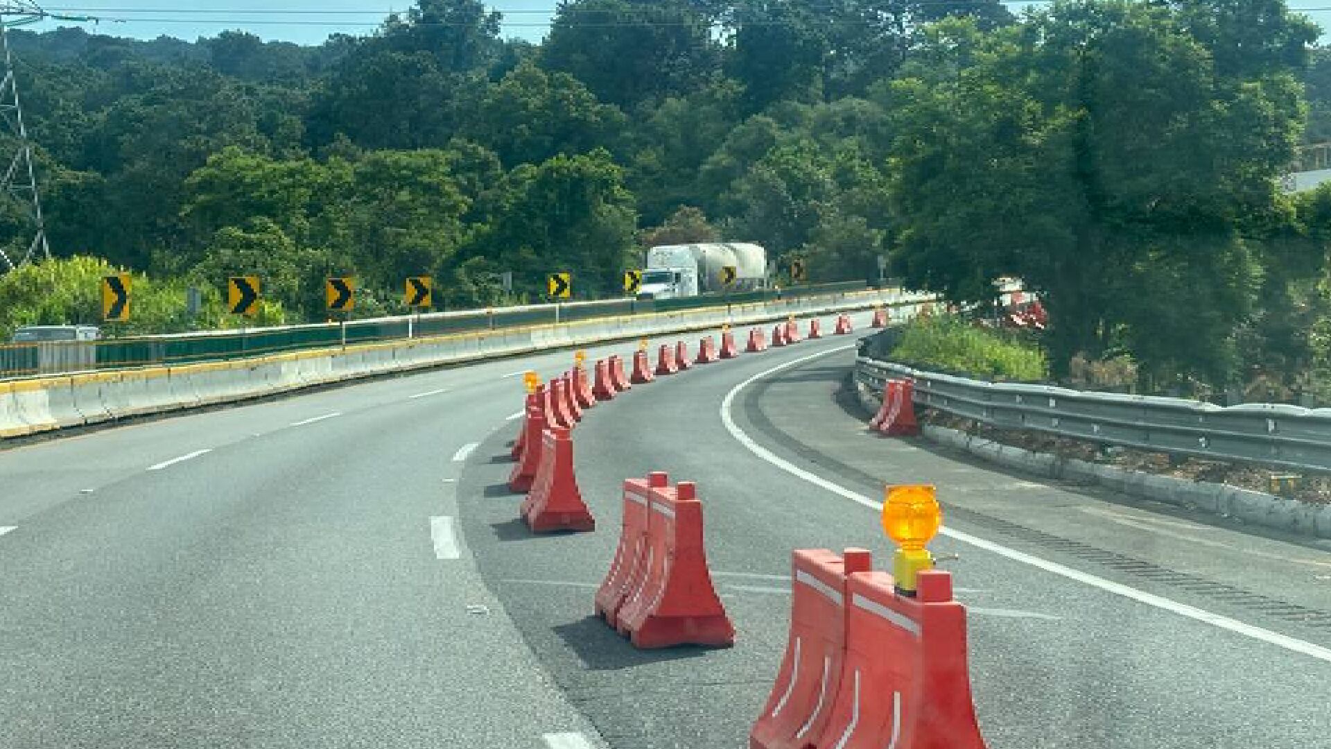 ¡ÚLTIMA HORA! Se reporta reducción de carriles en la autopista México-Cuernavaca; esto pasó