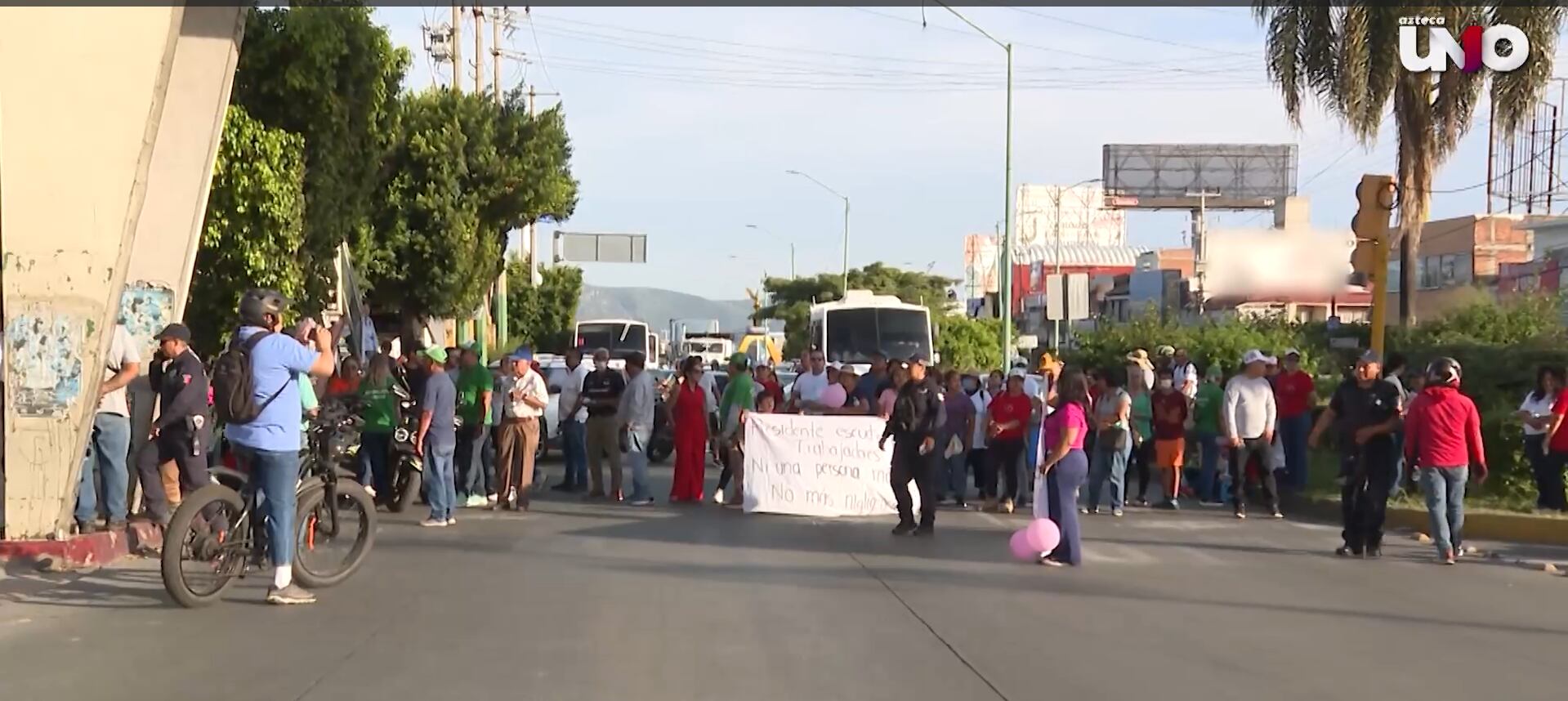 Bloquean bulevar Cuauhnáhuac por muerte de bebé.png