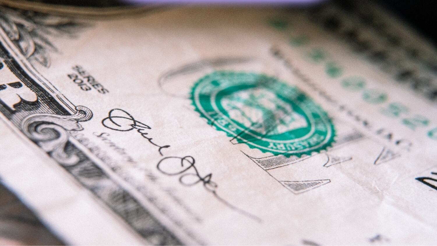 El dólar sigue cayendo frente al peso mexicano.