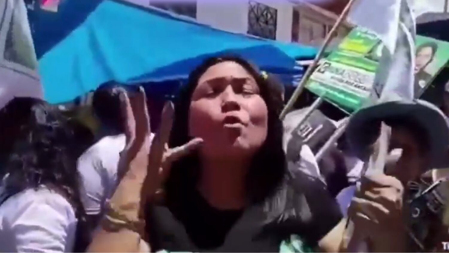 IMÁGENES SENSIBLES: Asesinan a candidata política en plena transmisión en vivo