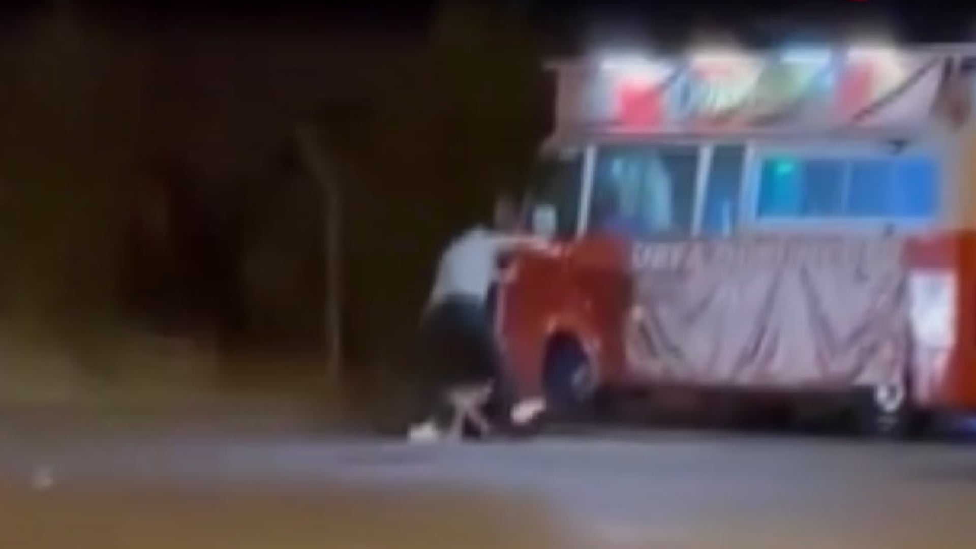 VIDEO FUERTE | Vendedor ambulante muere tras ser atacado con una piedra tras una discusión 