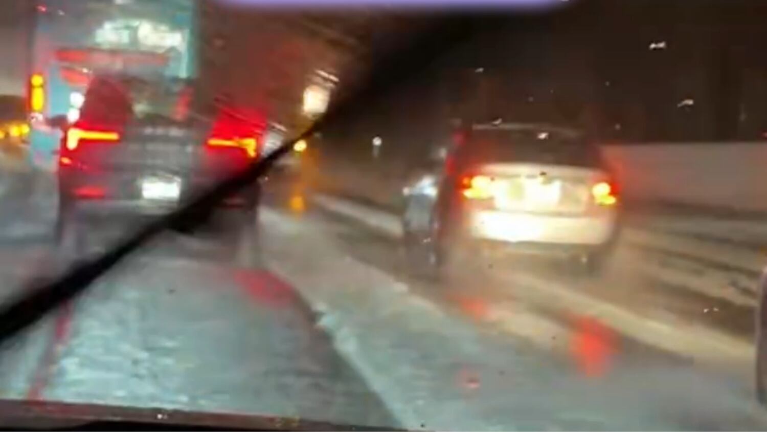 AL MOMENTO granizada en la México-Cuernavaca provoca tráfico y percances HOY.
