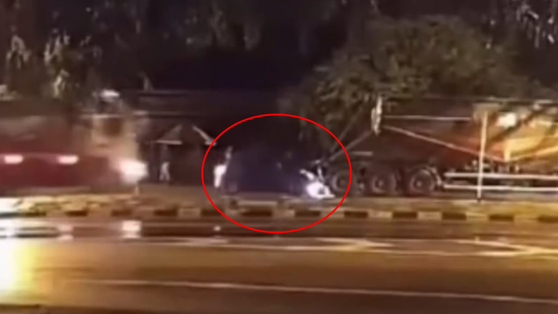 VIDEO | Auto queda partido en dos tras accidente; ocupantes logran sobrevivir