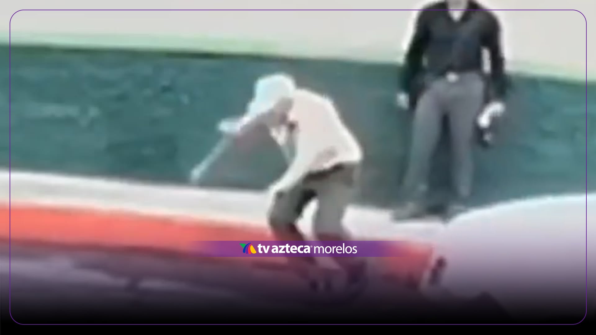 VIDEO | Hombre de la tercera edad es agredido por predicador; cámara de seguridad captó el ataque